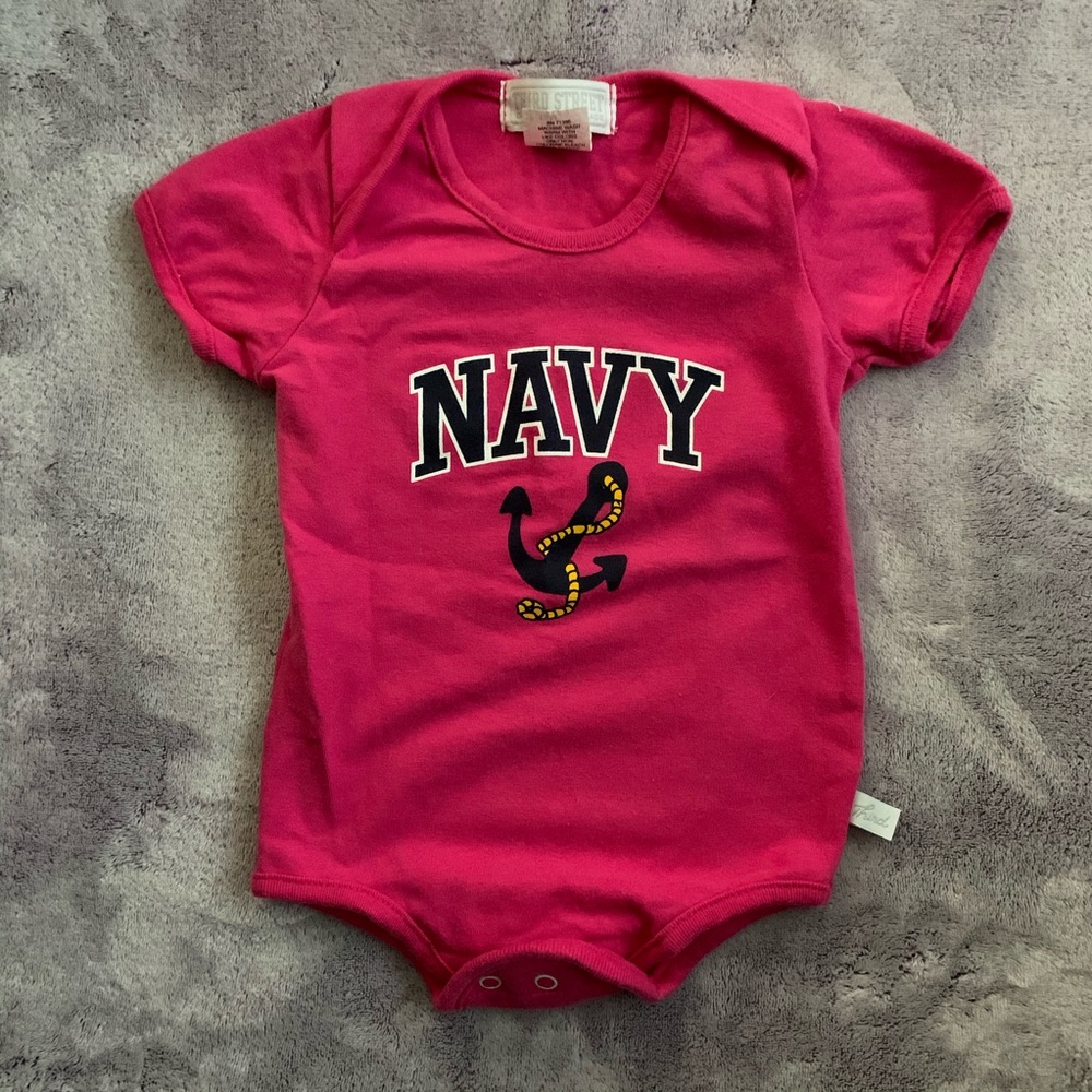 5/$15🎀 Navy Pink onesie